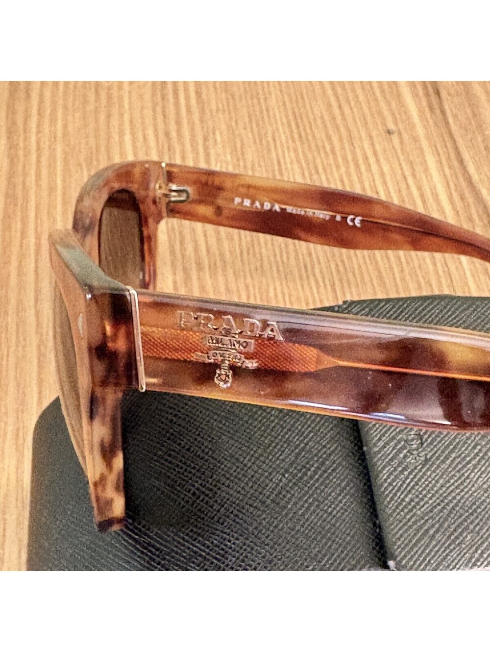 Prada tortoise cat eye sunglasses with case - Picture 3 of 6